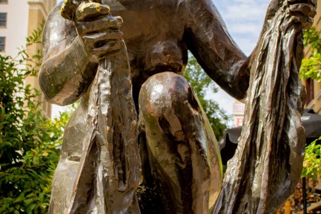 washer woman sculpture