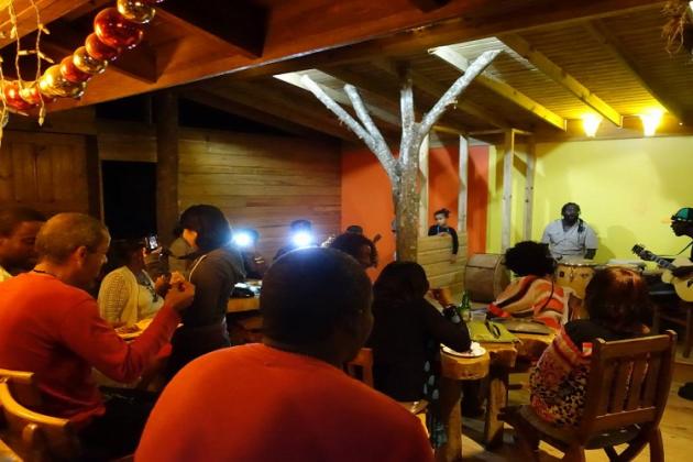 Bar with entertainmnt_gallery