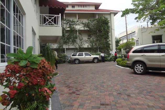altamont_court_hotel_courtyard