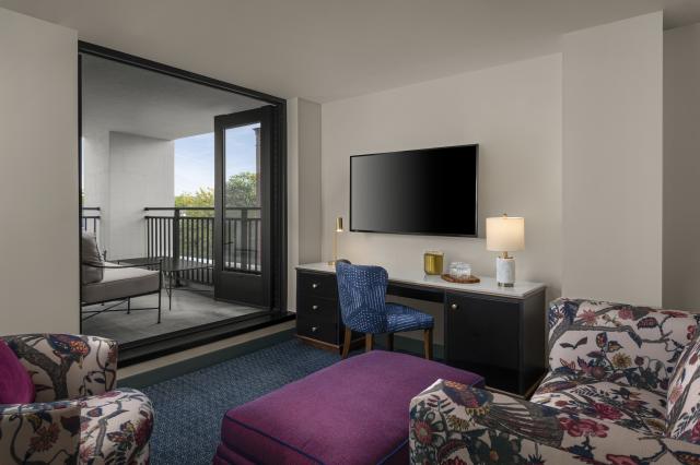 Balcony King Suite