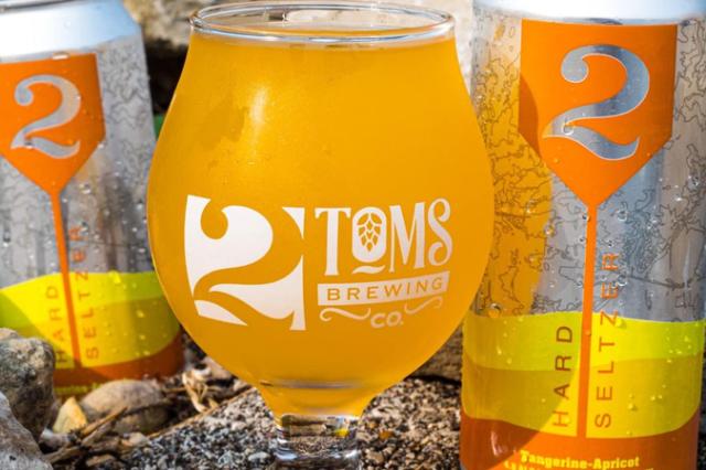 2Toms Brewing Company Seltzer