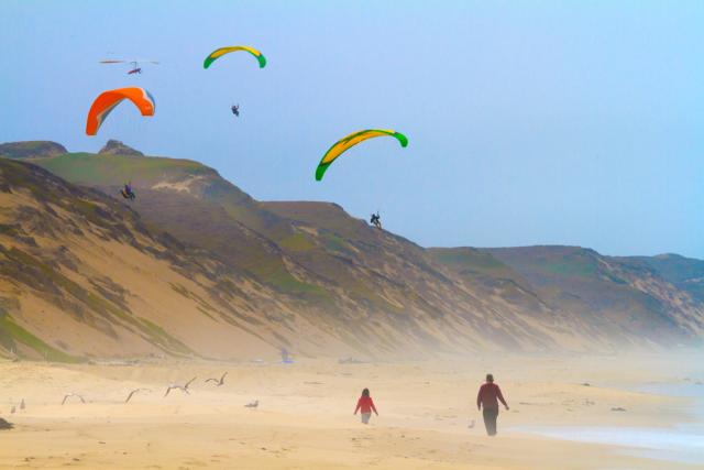 Hang Gliders in Marina