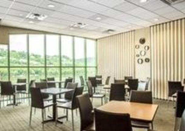 Comfort Suites Riverfront Newport