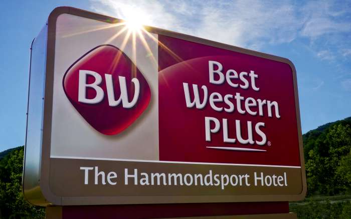 Best Western Plus Hammondsport Sign