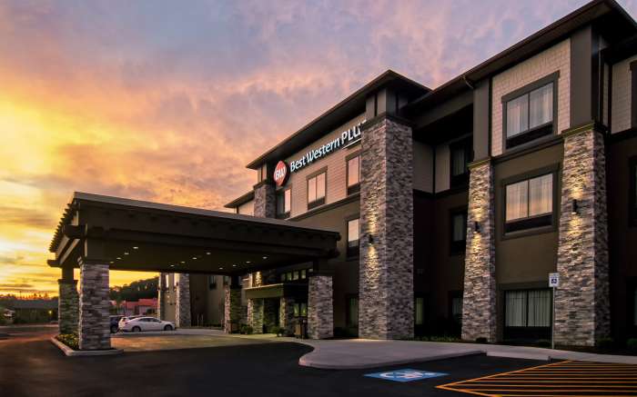 Best Western Plus Hammondsport Exterior At Sunset