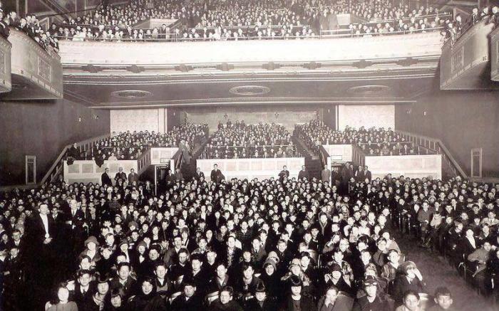 1922 First Audience