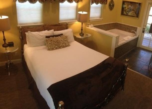Glen Ellen Inn Secret Cottages Martini Bar Grill