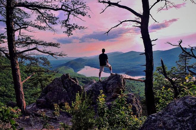 Hay Rock Hiking Trail - Roanoke