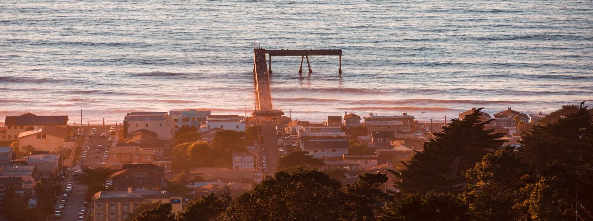Overlook_of_Pacifica_Pier_and_town_by_BradleyWittke_SanMateoCounty_SiliconValley