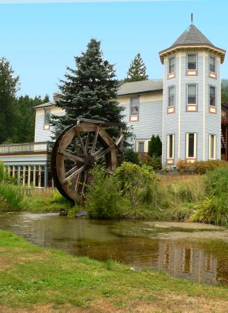Alexander's Lodge in Ashford, Washington, just outside the gates to Mount Rainier National Park