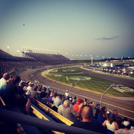 Kentucky Speedway nightfall during a nascar race