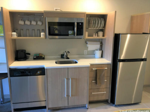 Home2 Suites Merrillville kitchen