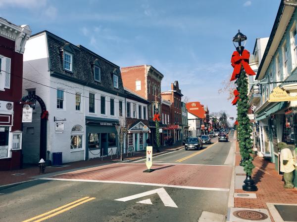 King Street in downtown Leesburg with holiday decorations