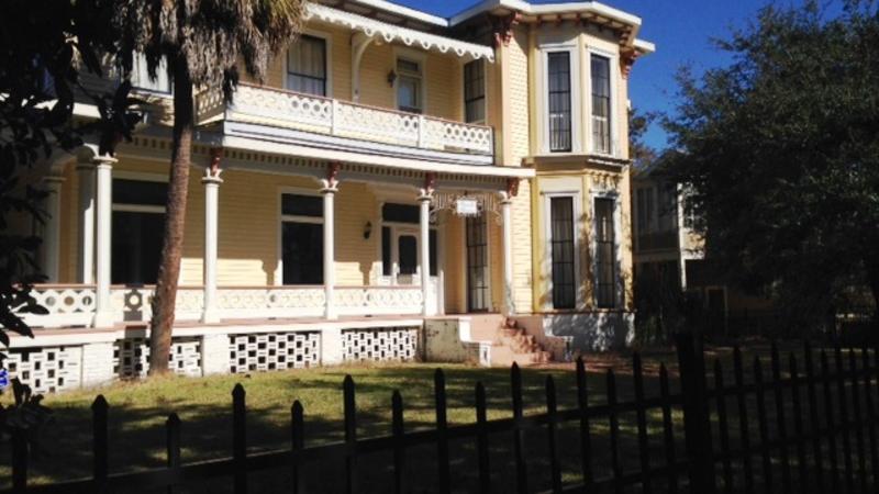 Mauvila Mansion