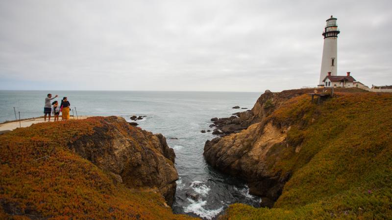 Family-taking-photos-at-Pigeon-Point-Lighthouse-Pescadero-California