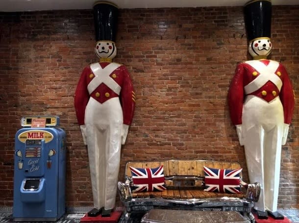 Retro suites lobby
