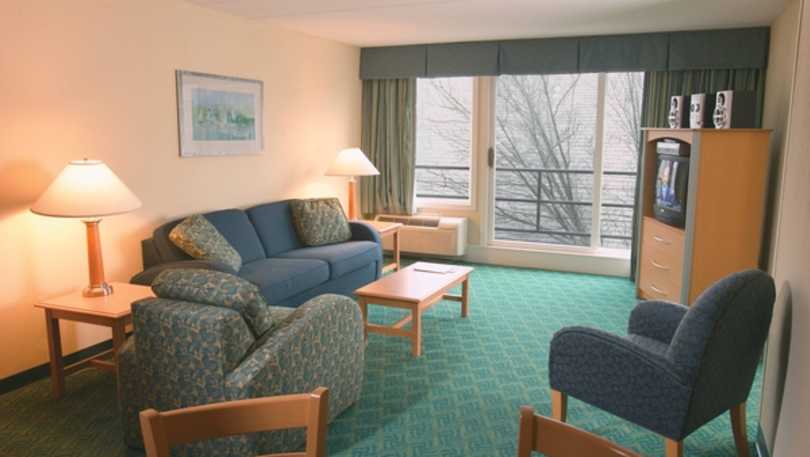 Save up to 15% on resort suites! | Newport, RI 02840