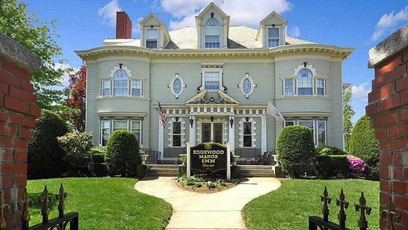 Edgewood Manor Bed & Breakfast