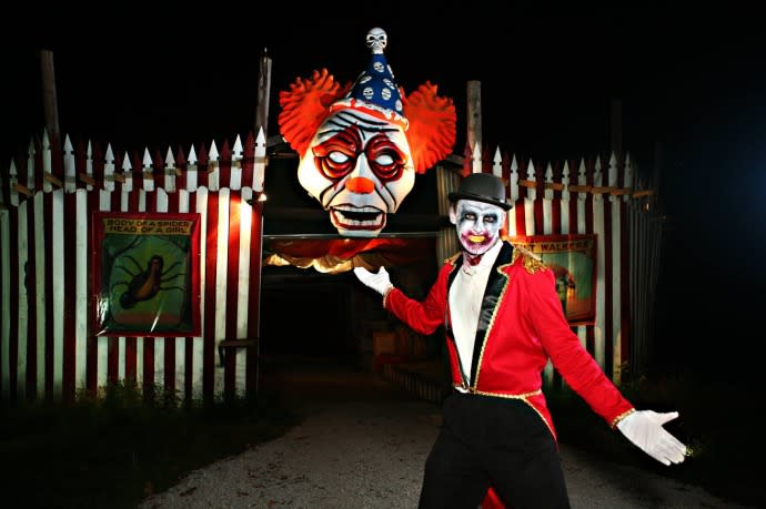 Scary Clown posing at the entrance to Skeleton's Lair in Bowling Green Kentucky