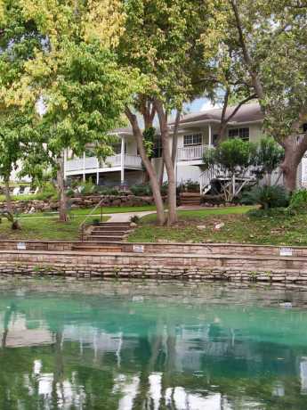Vacation Rentals Cabins Furnished Homes In New Braunfels
