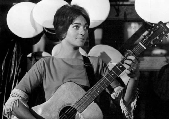 Judy Collins playing the guitar