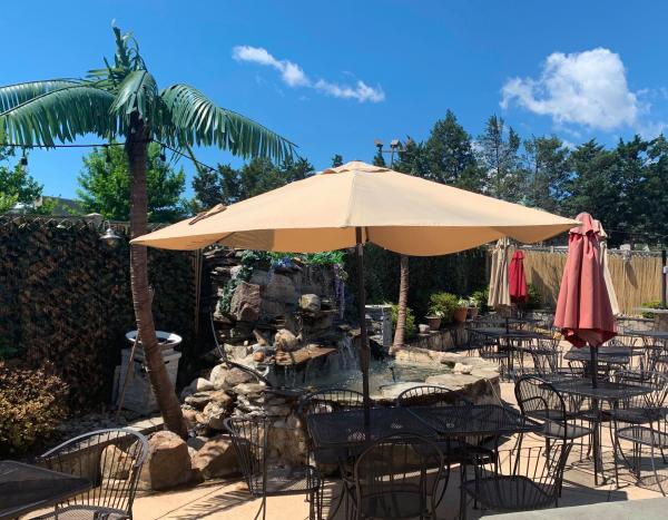 10 Spacious Outdoor Dining Spots