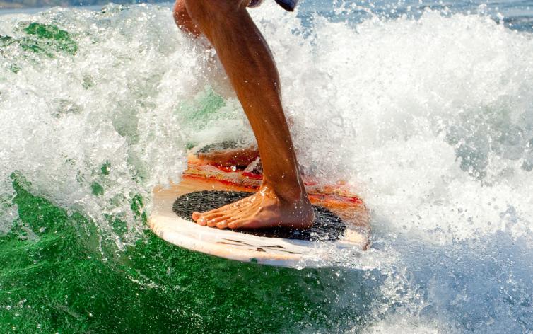 Wake Surfing Okanagan Lake