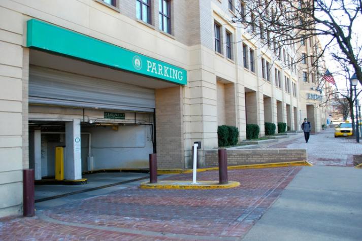 Colonial Parking Garage Embassy Suites Alexandria Va 22314