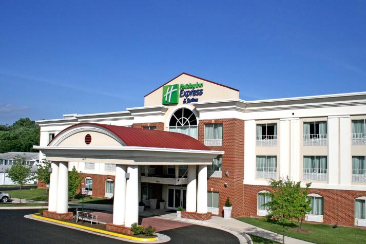 Holiday Inn Express Suites Alexandria Fort Belvoir Alexandria Va 22303