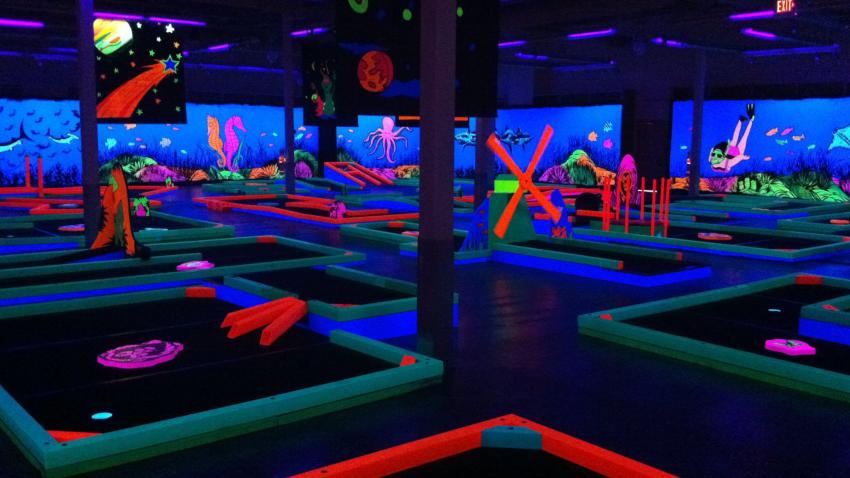 glow-golf-eastview-mall-interior