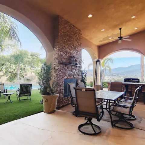 Villa with beautiful view in wine country