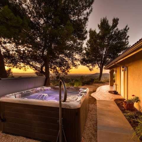 Vineyard View by AvantStay  Secluded Estate with Incredible Views and Spa