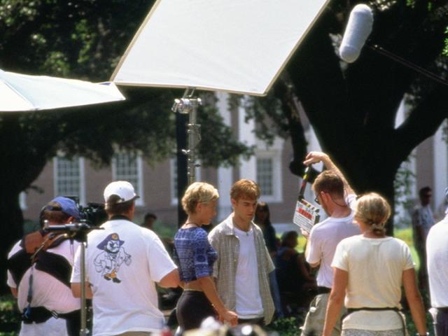 Michelle Williams and James Van Der Beek on set of Dawson's Creek