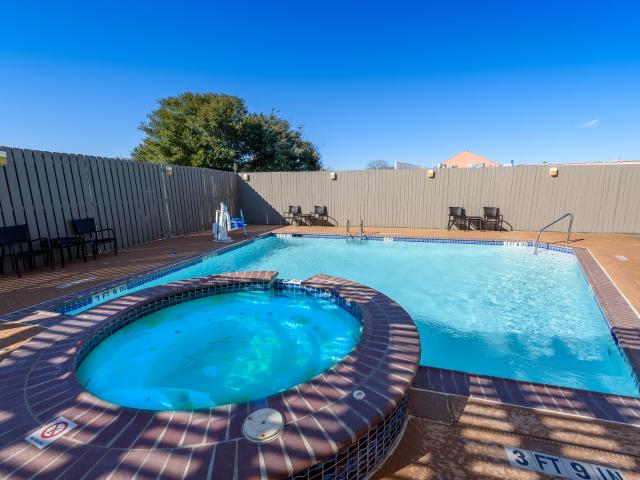 Outdoor Pool & Heated Whirlpool