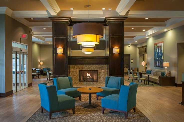 Hampton Inn & Suites Elmwoo