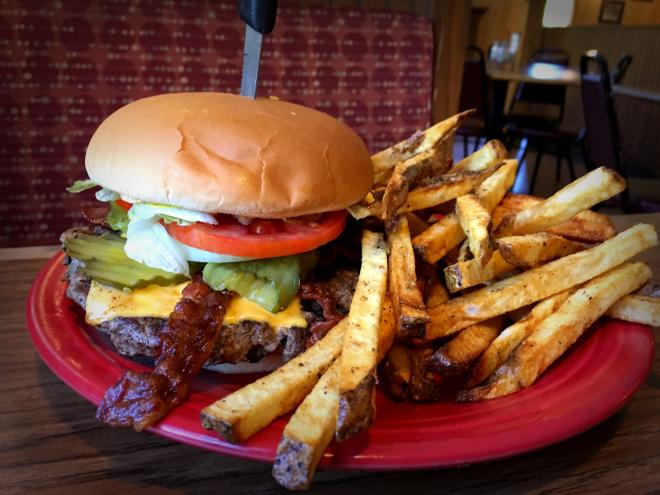 Maw & Paw's Diner Burger