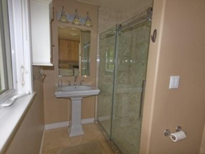 AKNS Suite bathroom