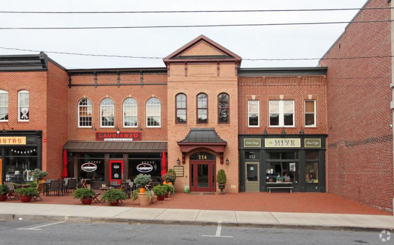 Store fronts on Mount Airy Main Street