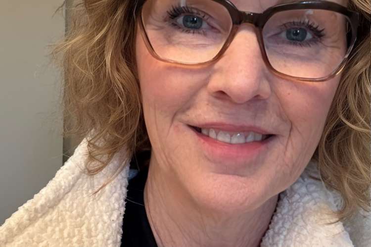 Kim Sanderson Headshot.jpeg