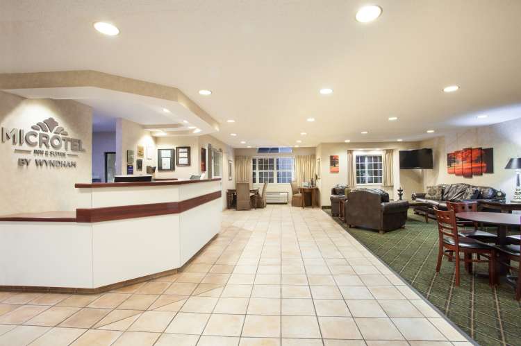 Microtel Decatur Lobby