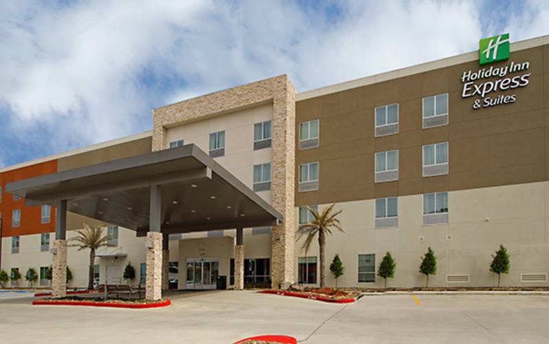 Holiday Inn Express & Suites Lake Charles South