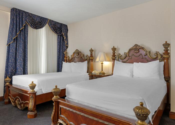 2 Double Beds Guest Room