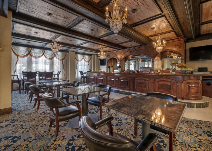 Lobby Bar with Complimentary Daily Continental Breakfast