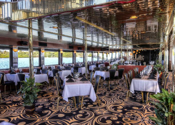 StarLite Majesty First Deck Dining