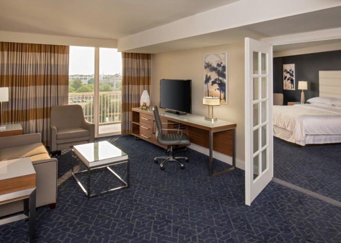 Guest Room - King Riverview Suite