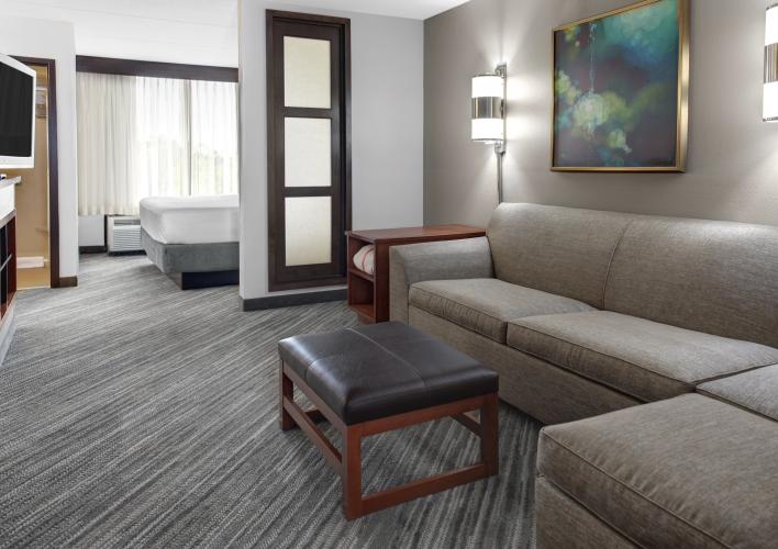 Hyatt-Place-38-Guestroom-King-Overall hero image2.jpg