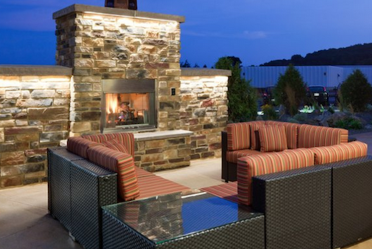 Holiday Inn Eau Claire South Outdoor Fireplace