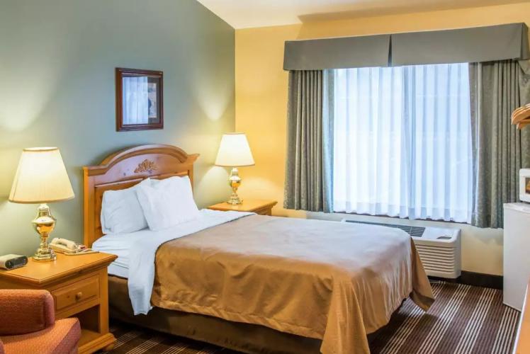 Econo Lodge Single Queen