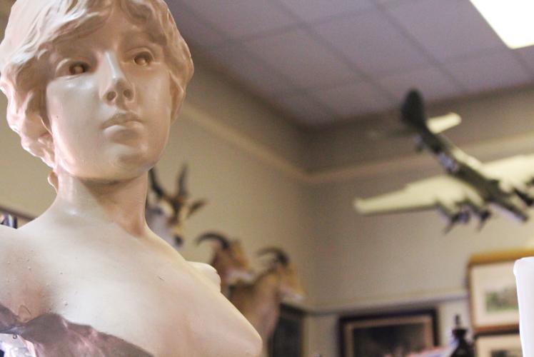 Kari Bertrang Photography - Statue