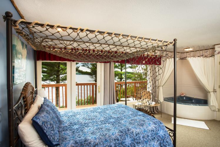 Inn on Lake Wissota - Wind & Waves Suite
